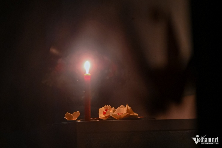 Đêm ám ảnh của gia đình 6 người ở Tây Nha Trang: &#39;Chỉ sợ trượt tay là mẹ chìm xuống&#39; - 4