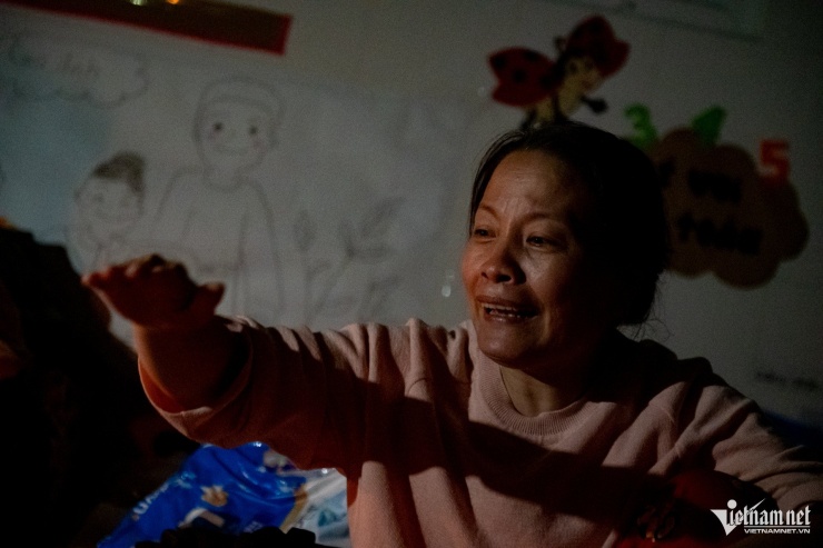 Đêm ám ảnh của gia đình 6 người ở Tây Nha Trang: &#39;Chỉ sợ trượt tay là mẹ chìm xuống&#39; - 8