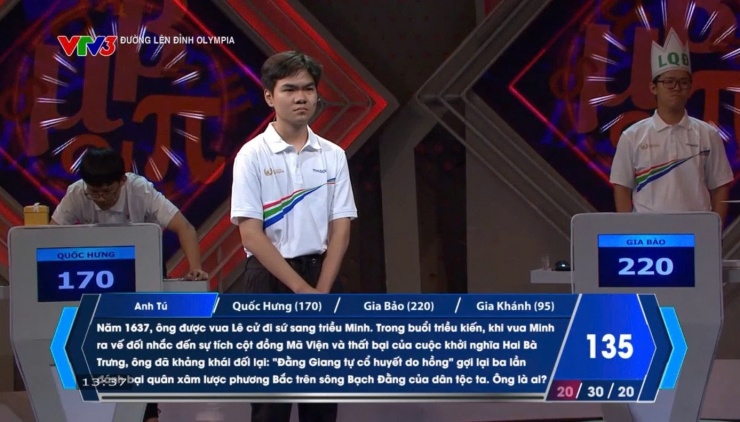 Anh Tú dùng ngôi sao hy vọng ở câu hỏi cuối nhưng không đưa ra được câu trả lời chính xác.