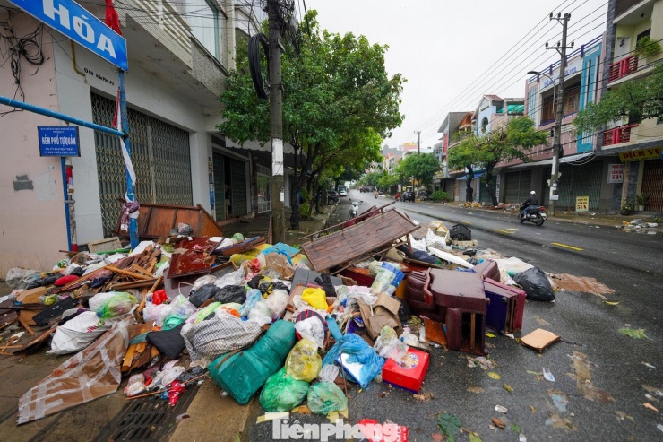 Bao nhiêu năm tích góp, mất hết rồi - 18