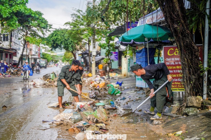Bao nhiêu năm tích góp, mất hết rồi - 21