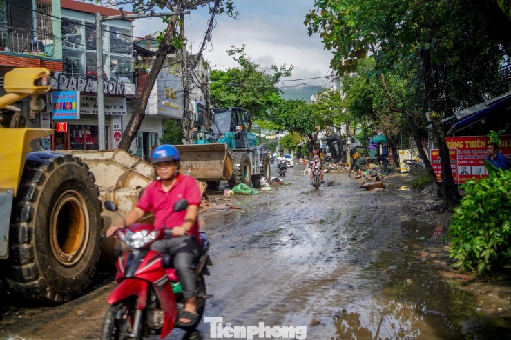 Bao nhiêu năm tích góp, mất hết rồi - 22