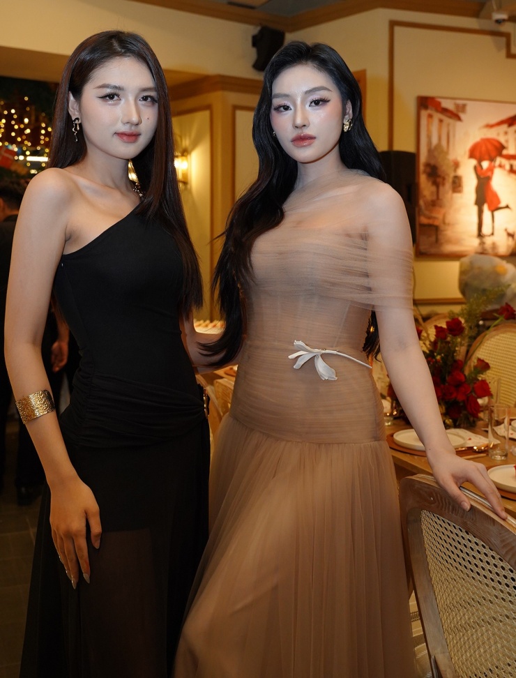 Yến Nhi hội ngộ Á hậu 1 Miss Grand Vietnam 2025 Thu Ngân trong buổi tiệc.