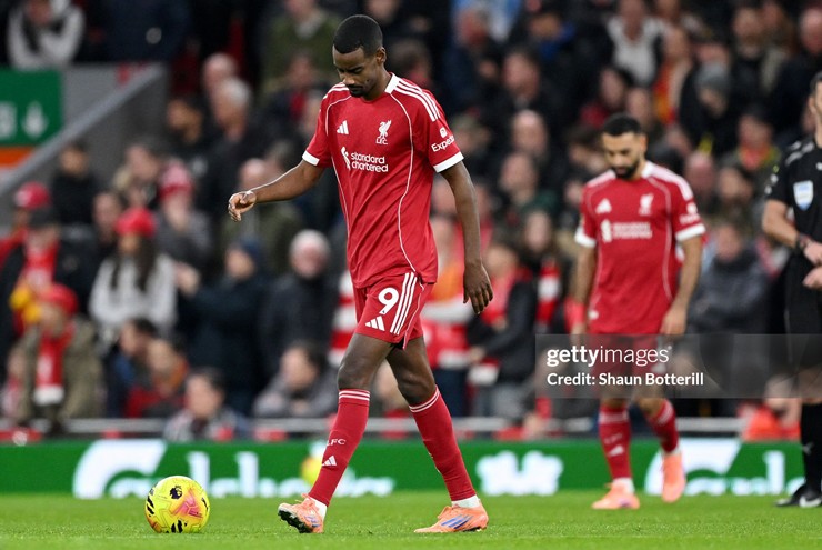 Isak lập kỷ lục đáng quên 119 năm ở Liverpool, thua sạch 4 trận ra quân đầu tiên