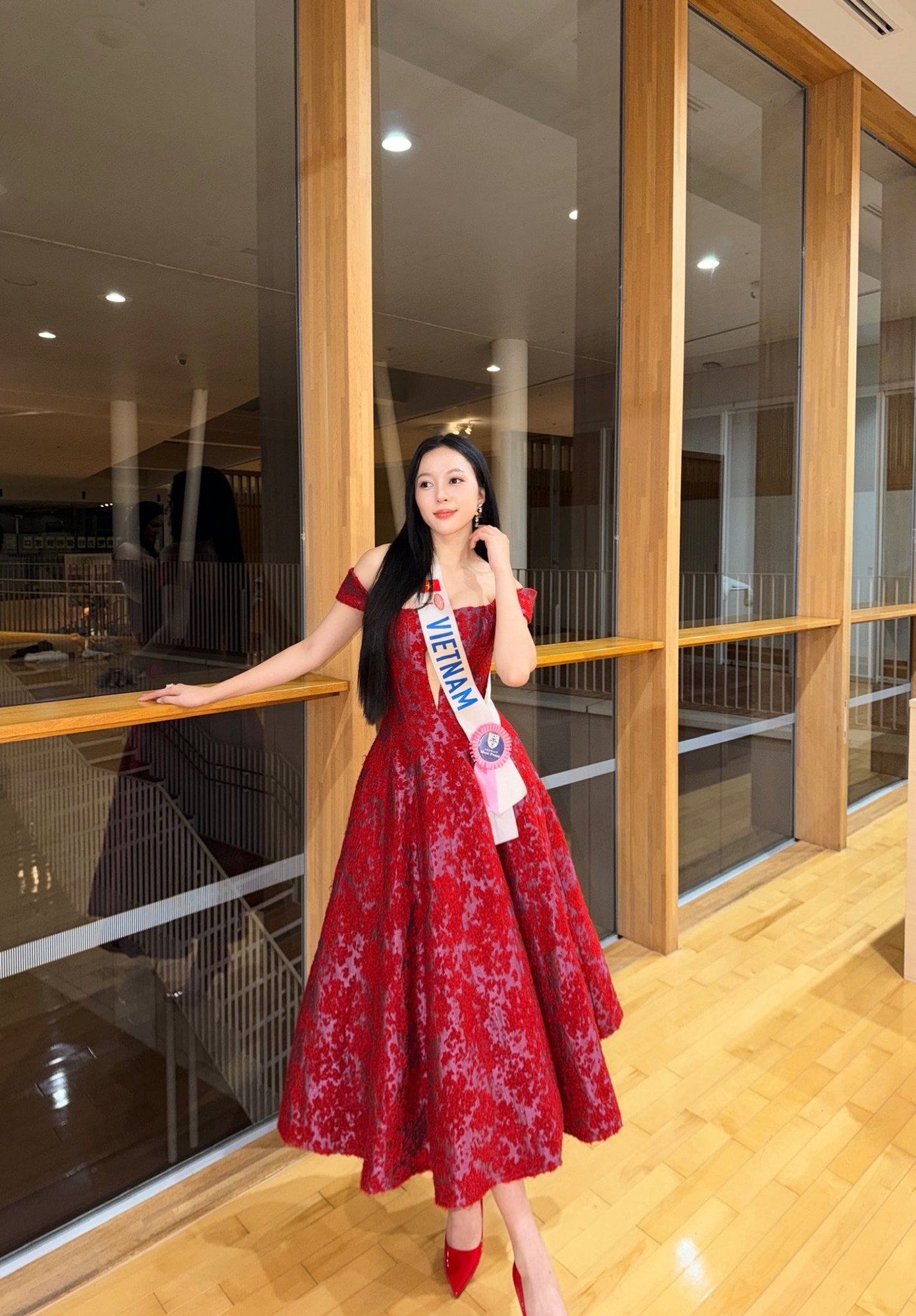 Miss International 2025: Kiều Duy đấu giá vòng ngọc trai cho hoạt động từ thiện - 9