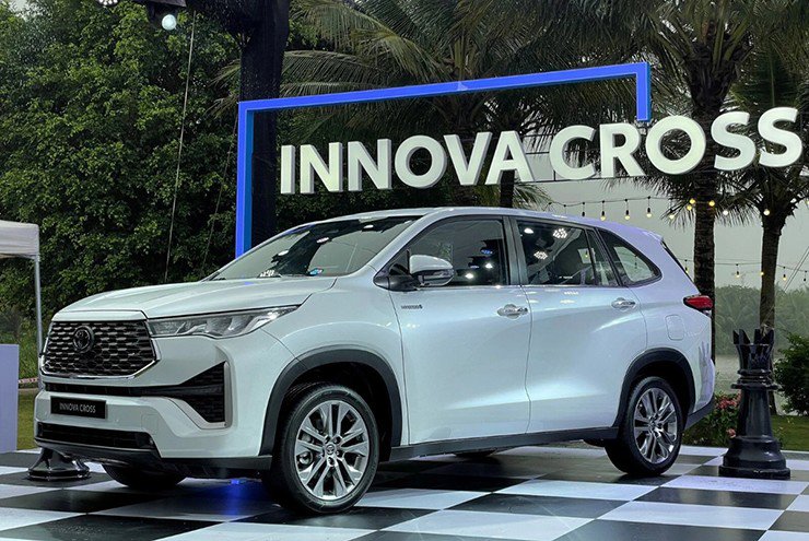 Innova Cross là mẫu xe hybrid bán chạy hàng TOP của hãng Toyota.