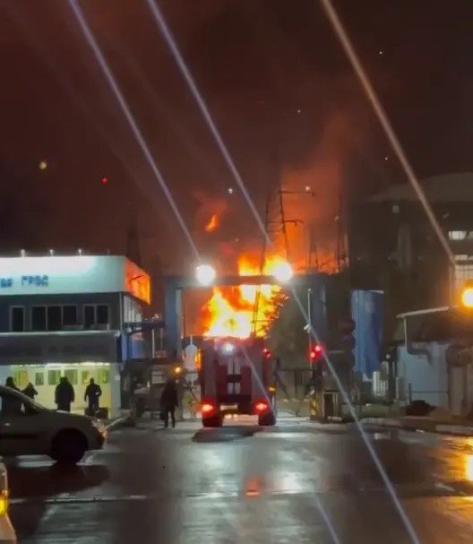 Ukraine tập kích nhà máy nhiệt điện gần Điện Kremlin, Nga dừng hoạt động một sân bay - 1