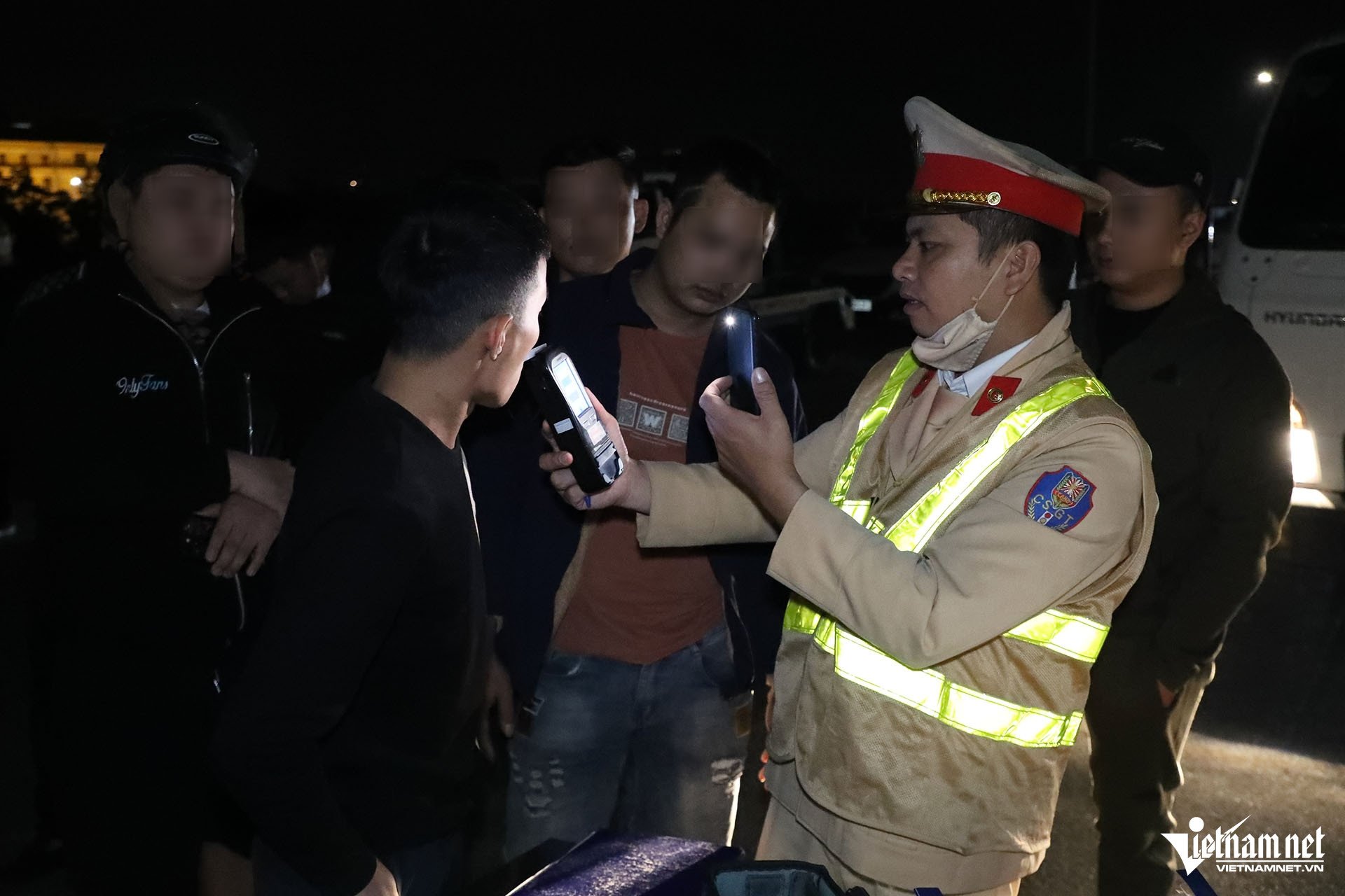 Hà Nội: Hiện trường vụ ô tô tải đâm hàng loạt xe tại vành đai 3 trên cao - 9