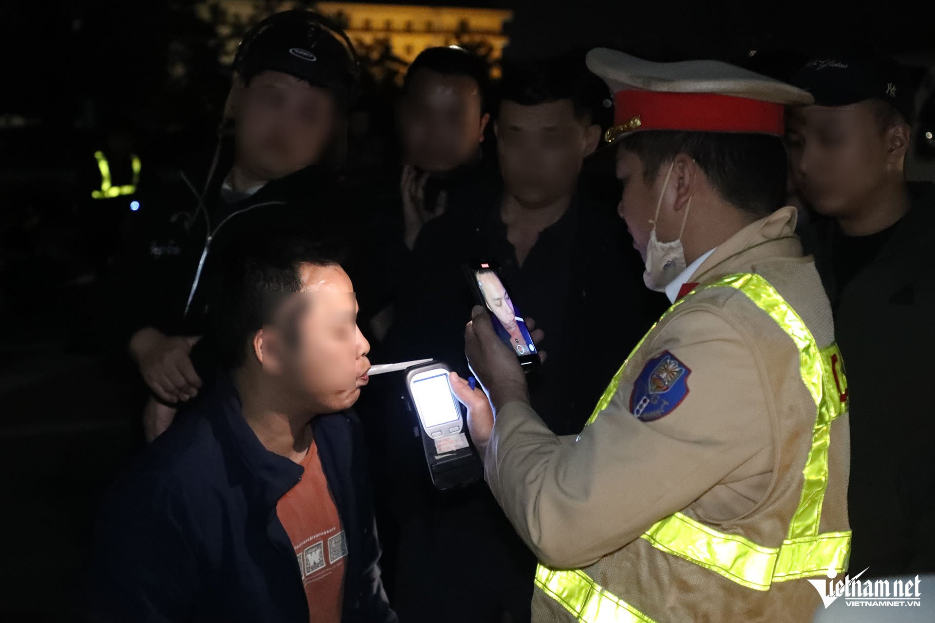 Hà Nội: Hiện trường vụ ô tô tải đâm hàng loạt xe tại vành đai 3 trên cao - 10