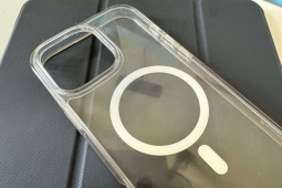 Ốp lưng iPhone của Apple: người dùng than phiền vì “tiền triệu không đáng”