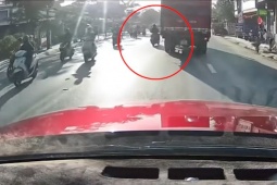 Clip: Ninja sang đường như chỗ không người, suýt lao vào xe tải trong tích tắc