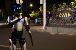 Công nghệ thông tin - Robot đi bộ từ Tô Châu đến Thượng Hải không nghỉ, phá vỡ kỷ lục Guinness