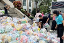 Bạn trẻ - Cuộc sống - Cả nước chạy đua cứu trợ miền Trung