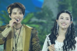 Vũ Cát Tường đưa bạn đời lên sân khấu 'Anh trai say hi'