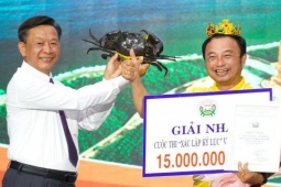 Thị trường - Tiêu dùng - Cua nặng hơn 1,8 kg xác lập kỷ lục Việt Nam