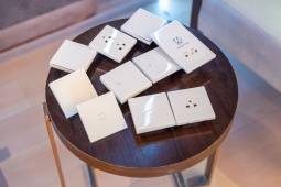 Loạt ổ cắm và công tắc điện vừa được làm mới sau 2 thập kỷ