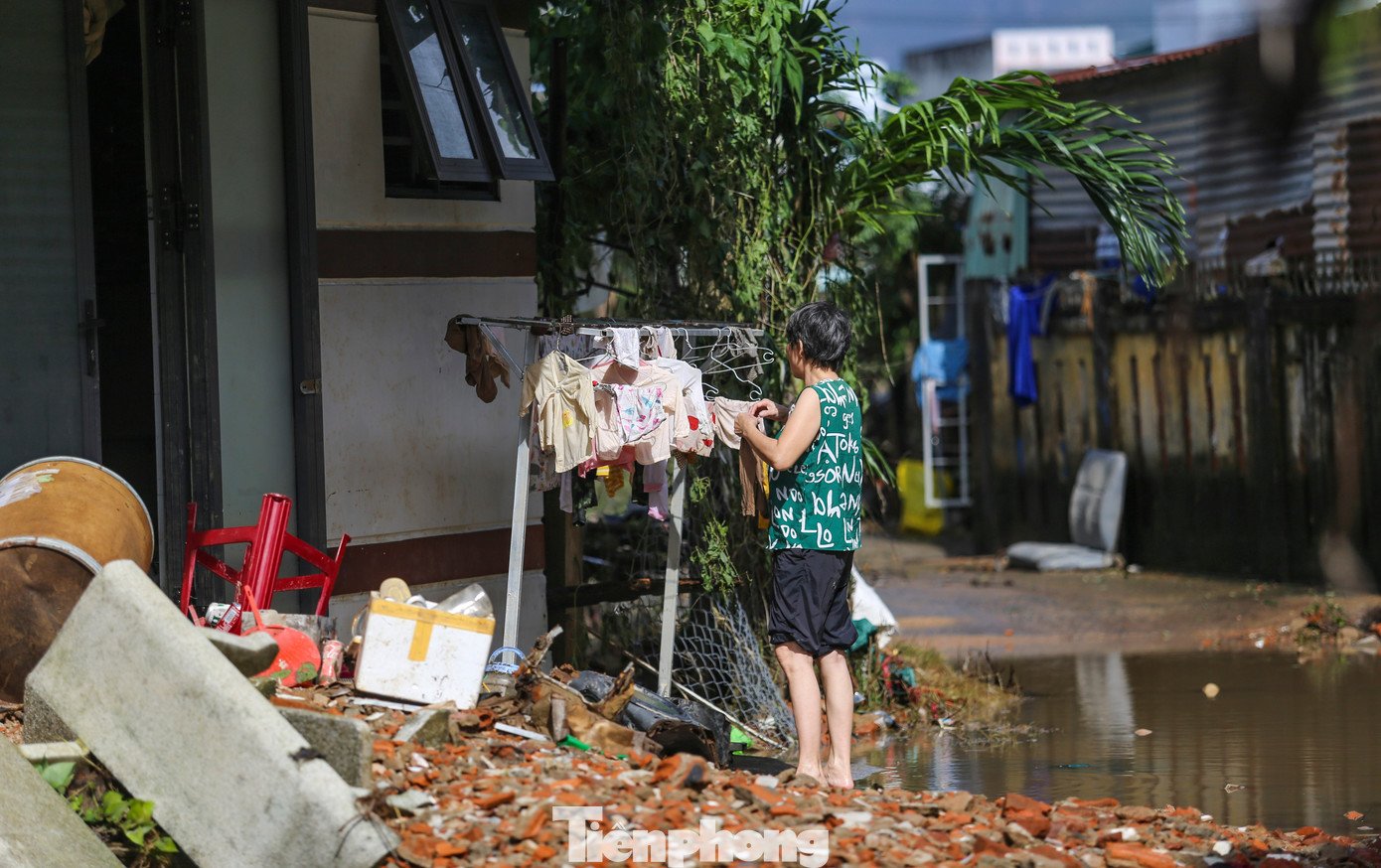 Đống đổ nát sau trận lũ lịch sử - 10