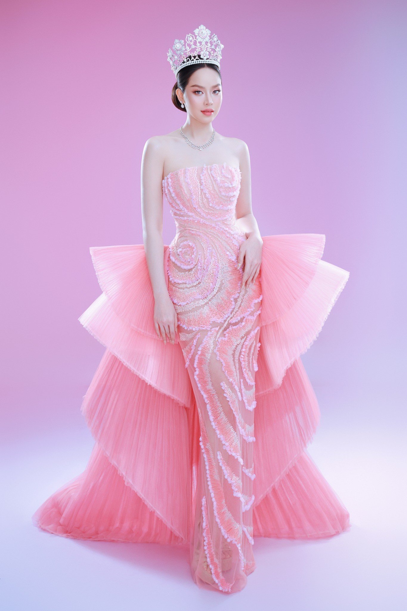 Hoa hậu Thanh Thủy chọn tông hồng cho đêm Chung kết Miss International 2025 - 7