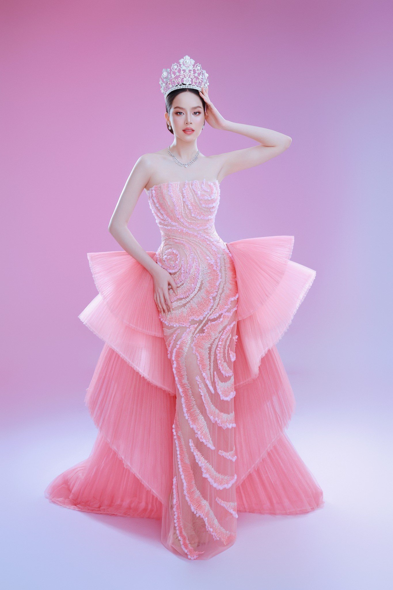 Hoa hậu Thanh Thủy chọn tông hồng cho đêm Chung kết Miss International 2025 - 8