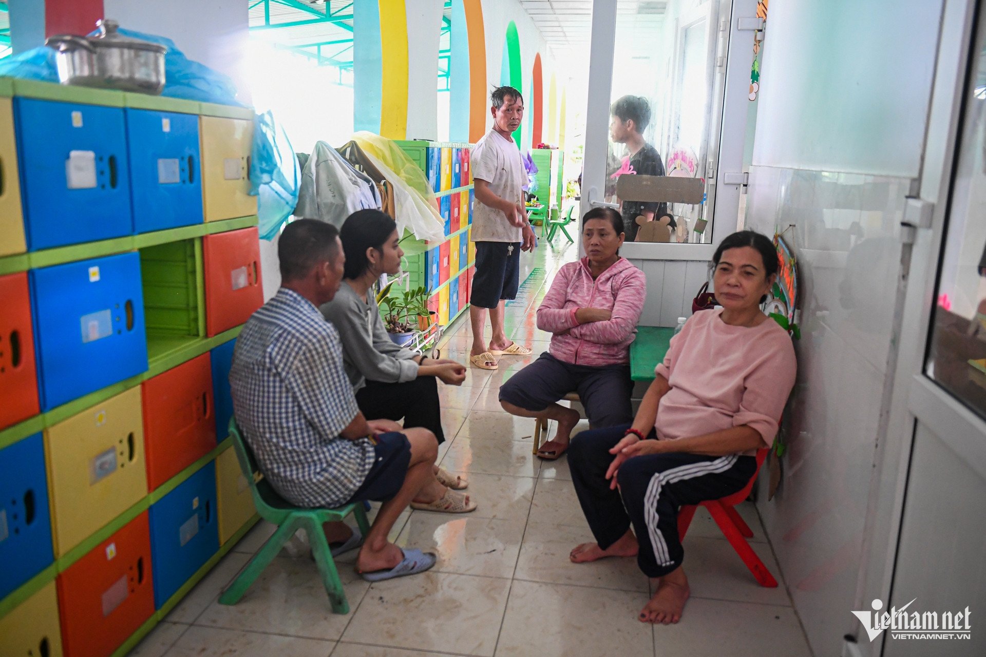 Đêm ám ảnh của gia đình 6 người ở Tây Nha Trang: &#39;Chỉ sợ trượt tay là mẹ chìm xuống&#39; - 12