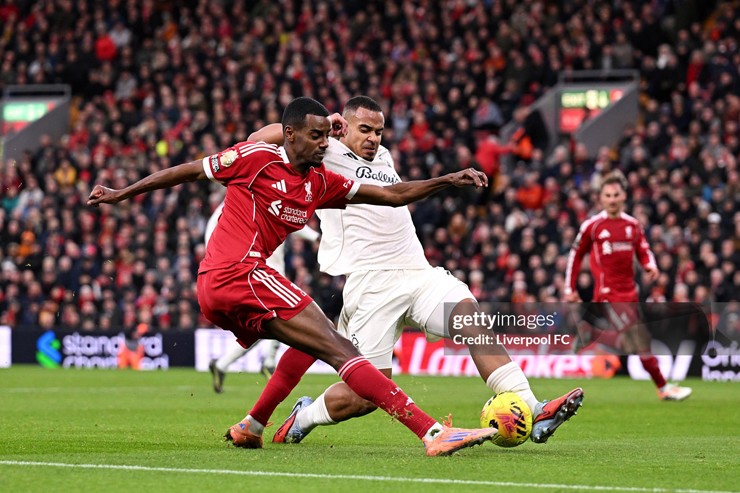 Isak vẫn chưa ghi bàn cho Liverpool tại Ngoại hạng Anh mùa giải 2025/26