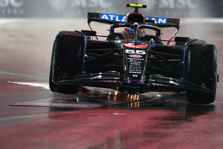 Sainz xuất sắc lọt vào top 3