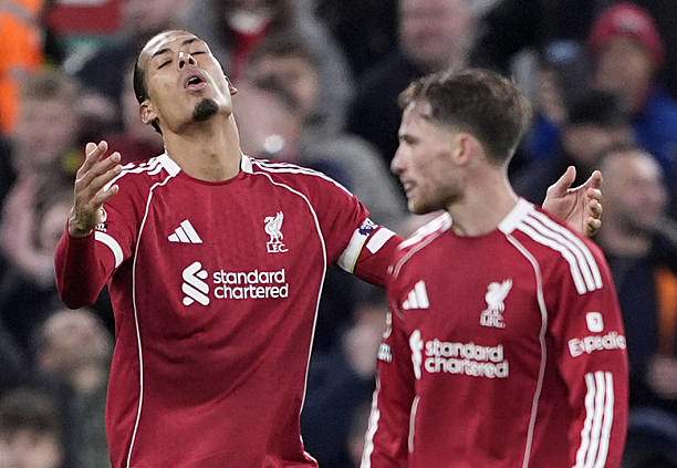 Van Dijk và hàng phòng ngự Liverpool tiếp tục để thủng lưới