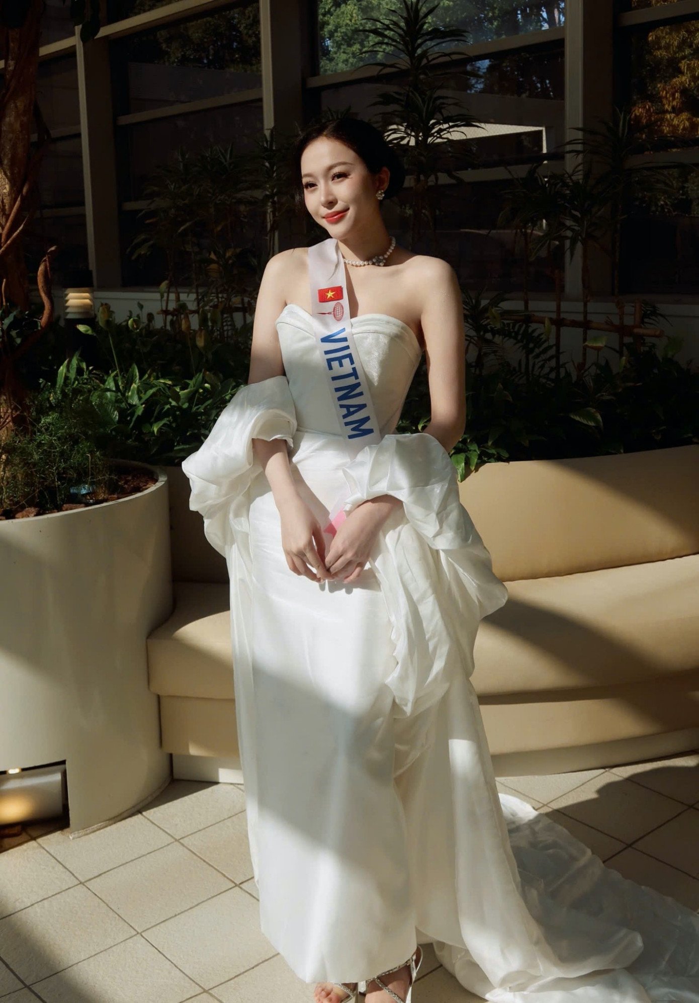 Miss International 2025: Kiều Duy đấu giá vòng ngọc trai cho hoạt động từ thiện - 2