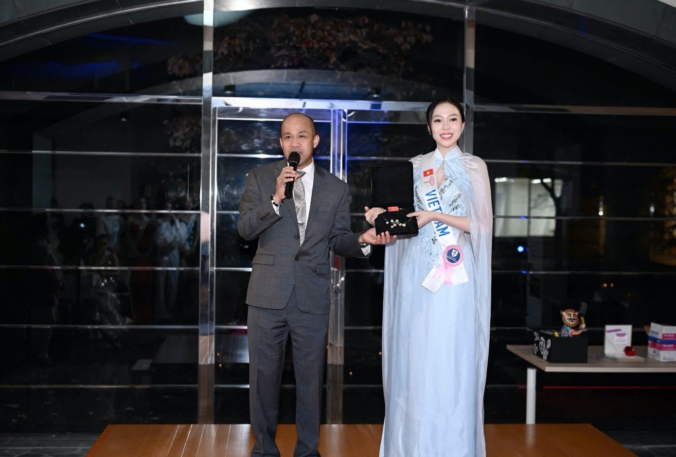 Miss International 2025: Kiều Duy đấu giá vòng ngọc trai cho hoạt động từ thiện - 7