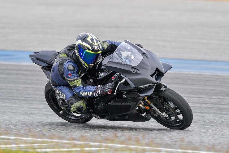 Yamaha R9 2025: Tân binh supersport 3 xy-lanh, cân bằng giữa đường phố và đường đua - 4