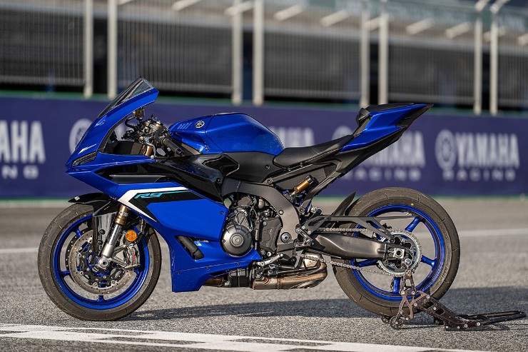 Yamaha R9 2025: Tân binh supersport 3 xy-lanh, cân bằng giữa đường phố và đường đua - 1