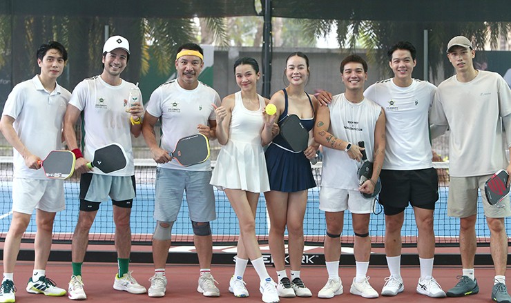 Giải Celebrity Pickleball Championship mùa 2 năm 2025 diễn ra vào ngày 22/11 vừa qua tại sân VPP Cộng Hòa (TP.HCM) gây chú ý khi quy tụ 60 tay vợt là các nghệ sĩ, người nổi tiếng tranh tài ở các nội dung đôi nam, đôi nữ và đôi nam nữ.