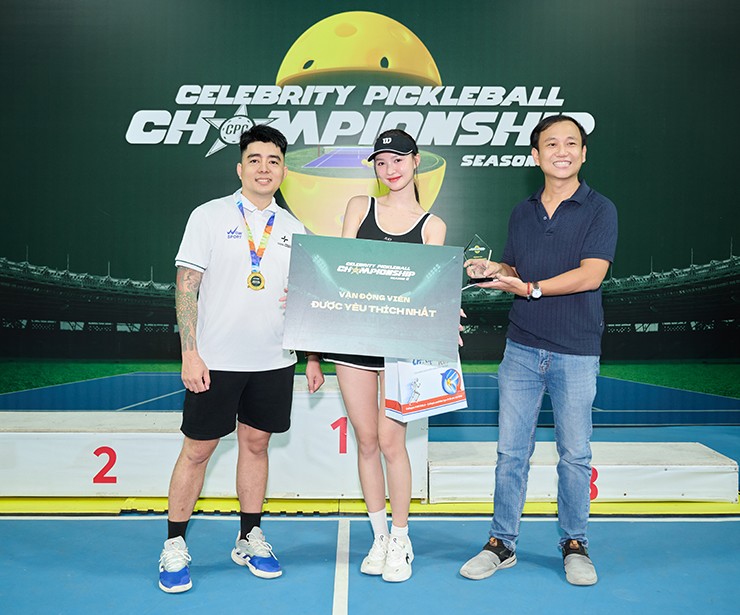 Bên cạnh việc vào top 8 nội dung đôi nữ (thi đấu cùng người mẫu Hà Kino), Cẩm Ly còn nhận giải thưởng “VĐV được yêu thích nhất”.