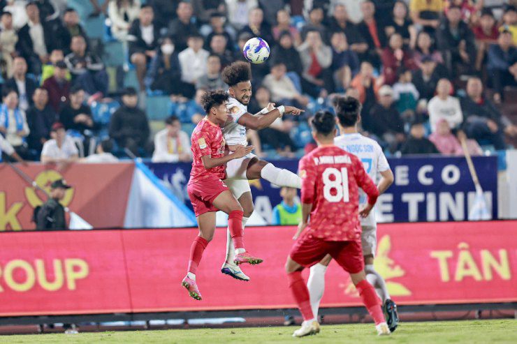 Trực tiếp bóng đá Nam Định - Long An: Lâm Ti Phông nhân đôi cách biệt (Hết giờ) - 1