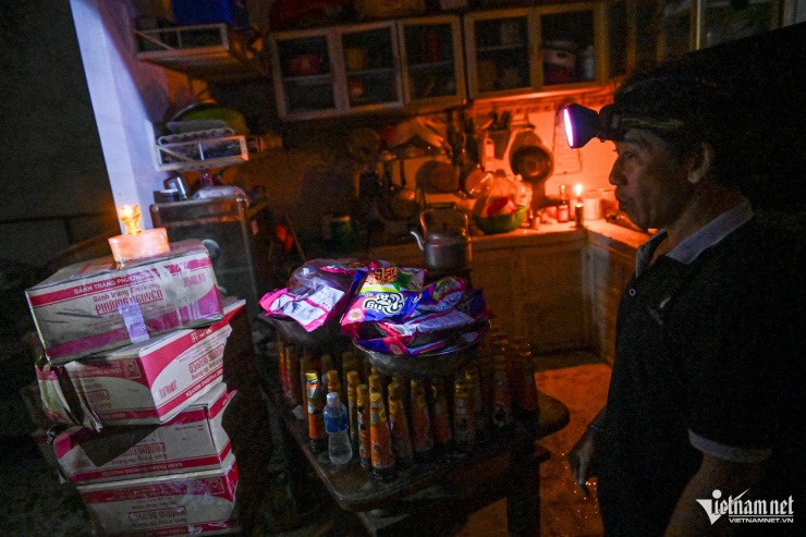 Lũ lịch sử ở Khánh Hòa: 'Tờ lịch vẫn dừng ở 20/11, ngày cả nhà không bao giờ quên' - 2