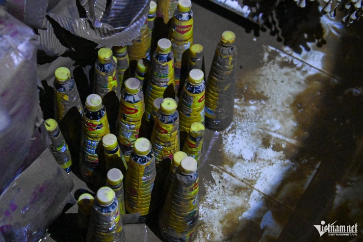 Lũ lịch sử ở Khánh Hòa: 'Tờ lịch vẫn dừng ở 20/11, ngày cả nhà không bao giờ quên' - 4