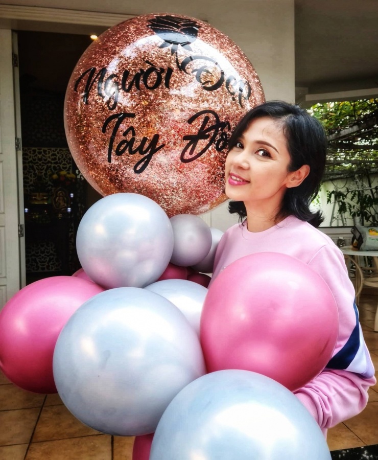 Việt Trinh tổ chức sinh nhật lần thứ 52, nhận nhiều lời khen về nhan sắc trẻ trung, vượt thời gian.