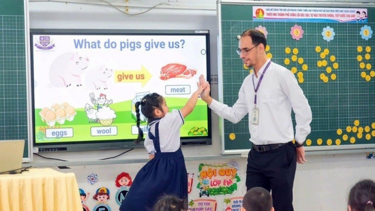 Việc học bằng tiếng Anh cần được thiết kế bài bản, phù hợp văn hóa Việt Nam nhưng tiệm cận chuẩn quốc tếẢnh: Chinhphu.vn