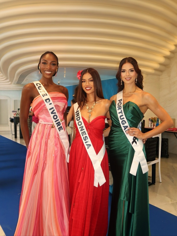 Nhiều thí sinh nhận xét Olivia Yacé thân thiện, biết cách làm nổi bật mình theo cách riêng.