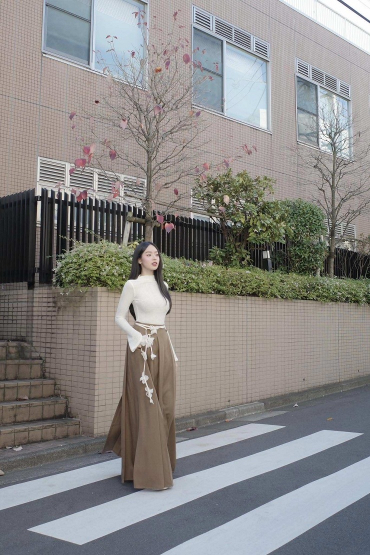 Hoa hậu Thanh Thủy hiện đang đồng hành cùng BTC và các thí sinh của cuộc thi Miss International 2025. Cô sẽ trao lại vương miện cho người kế nhiệm vào đêm Chung kết cuộc thi, dự kiến sẽ diễn ra vào ngày 27/11.