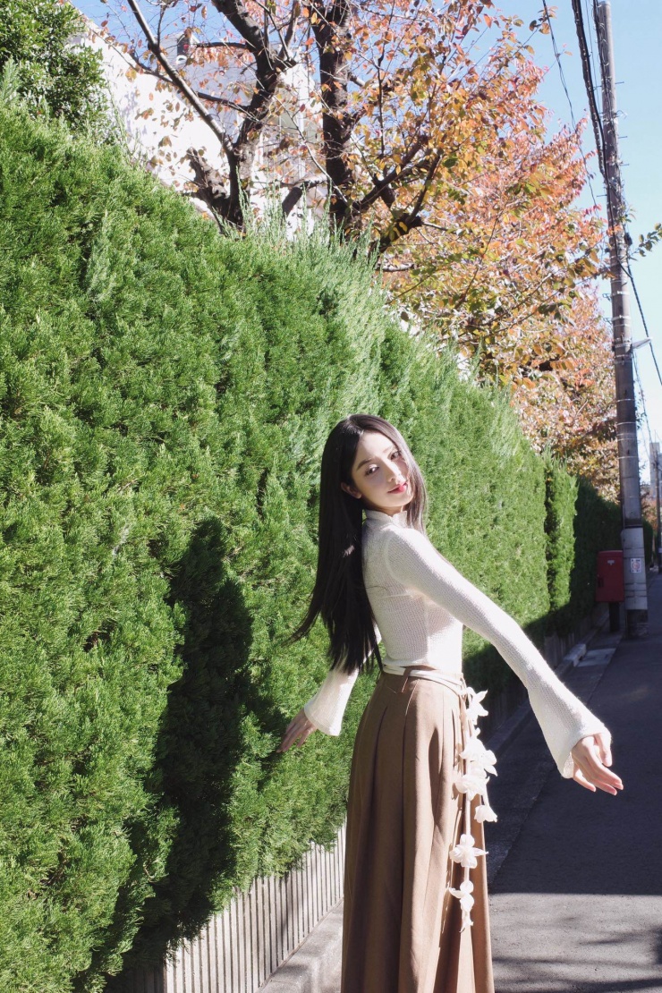 Hoa hậu Việt Nam 2022/ đương kim Miss International Huỳnh Thị Thanh Thủy đang có mặt tại Nhật Bản, đồng hành với cuộc thi Hoa hậu Quốc tế 2025. Mới đây, nàng hậu quê Đà Nẵng gây chú ý khi tung bộ ảnh nàng thơ nhẹ nhàng "chụp vội" trên đường phố Nhật Bản.