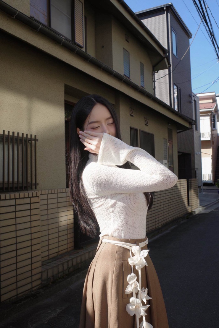 Hoa hậu quê Đà Nẵng gây chú ý trên đường phố Nhật Bản - 7