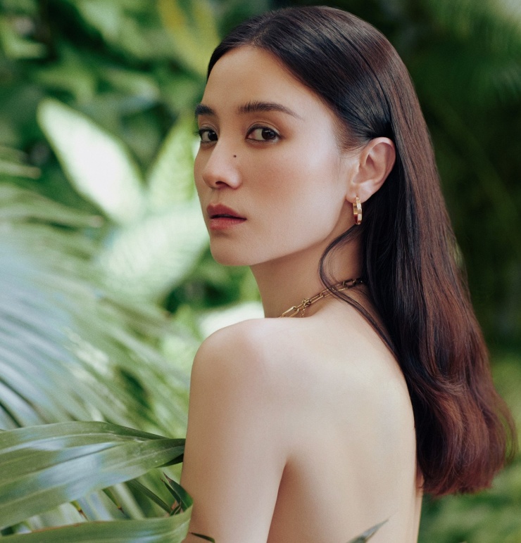 Tống Giai từng bị chỉ trích vì vượt mặt Chương Tử Di ở Kim Kê 2013.