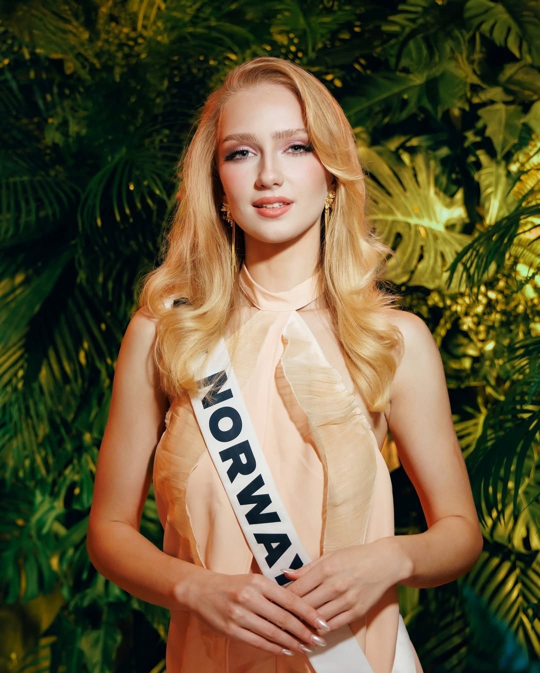 Hai người đẹp Na Uy và Palestine lên tiếng tố cáo cuộc thi không công bằng.