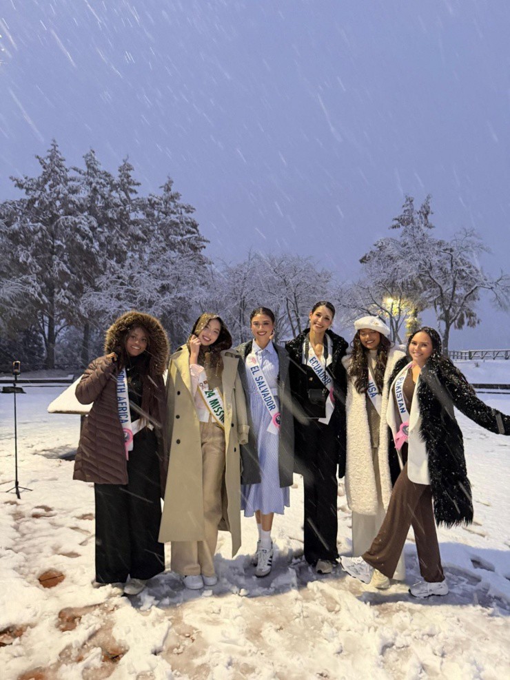 Sân vận động quốc gia Yoyogi có sức chứa 13.291 người với 9.079 chỗ ngồi tại khán đài, 4.124 chỗ ngồi tại sân vận động và 88 chỗ ngồi thuộc khu hoàng gia.