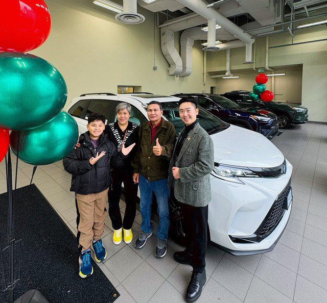 Bố mẹ Hoa hậu Diễm Hương tặng cháu ngoại xe ô tô trước ngày bé chào đời.