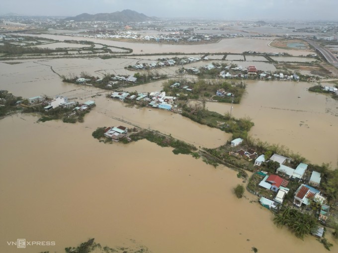 Khu vực phường Quy Nhơn Đông tái ngập sâu. Ảnh: Trần Hóa