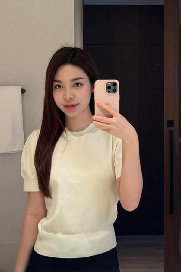 Dù có chị là hoa hậu nhưng Đỗ Mỹ Anh không đam mê hào quang showbiz. Cô gái trẻ gen Z chỉ muốn tận hưởng cuộc sống nhẹ nhàng bên gia đình và bạn bè.