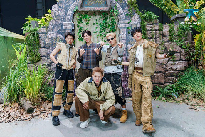 Cody Nam Võ (bìa trái) bị loại khiến khán giả bức xúc