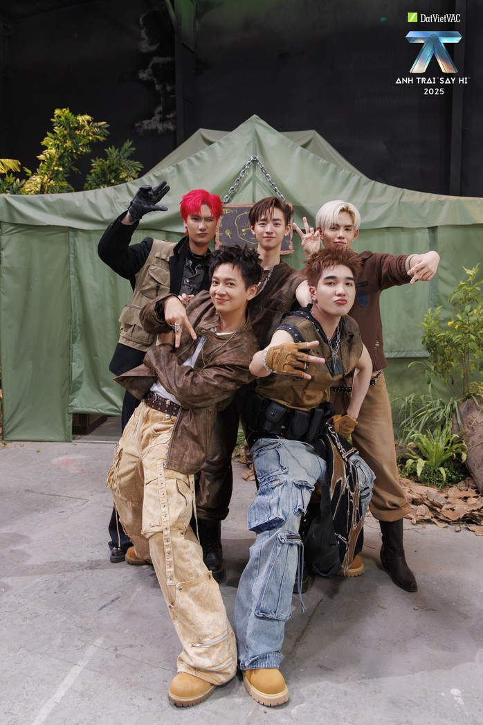 Rio (tóc đỏ) hay Dillian Hoàng Phan (tóc trắng) bị loại trong tiếc nuối vì cả hai xứng đáng đi tiếp hơn nhiều gương mặt vẫn đang được đi tiếp